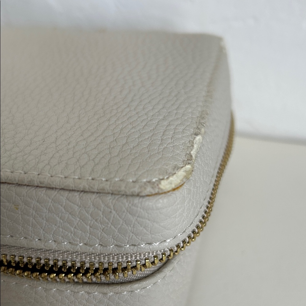 Compact White Leather Travel Jewelry Case with Tassel Zipper - Picture 7 of 8